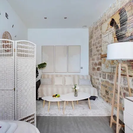 Cosy 2 Pers Voltaire * פריז